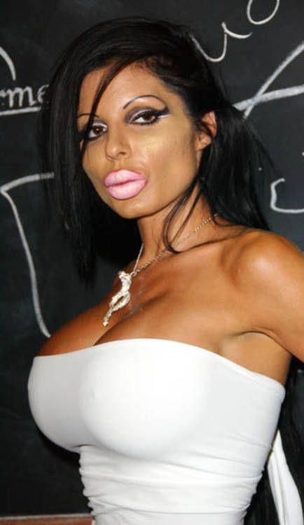 annoying-girls-with-huge-lips10