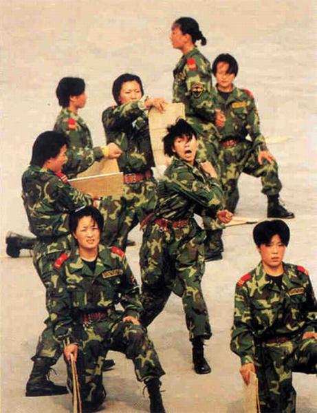1252648675_chinese_army_girls_14
