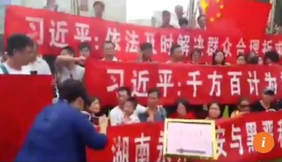 中国北京で大規模デモ