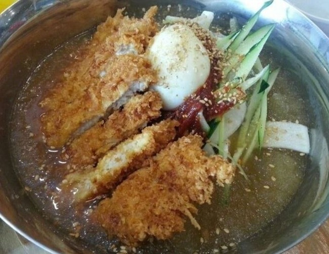 韓国の豚カツ冷麺