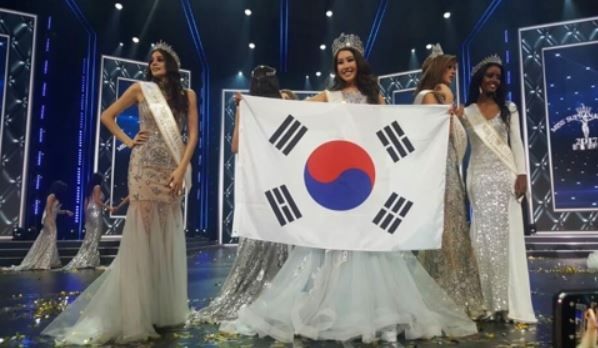 2017ミス・スプラナショナル大会で、韓国代表のキム・ジェニーさん(24)が優勝