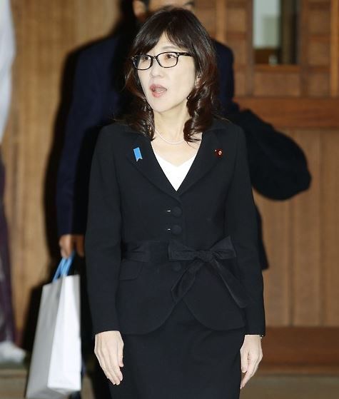 極右稲田朋美防衛相が幼稚園に教育勅語を暗唱問題に問題ないと答える