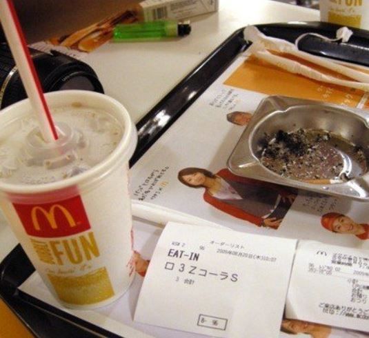 マクドナルドで喫煙