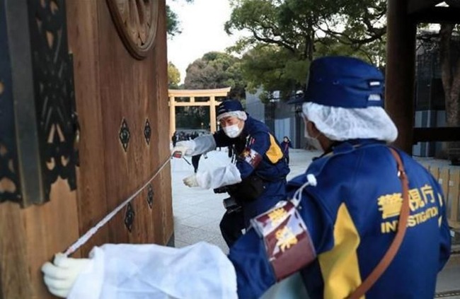 明治神宮に液体をかけられる