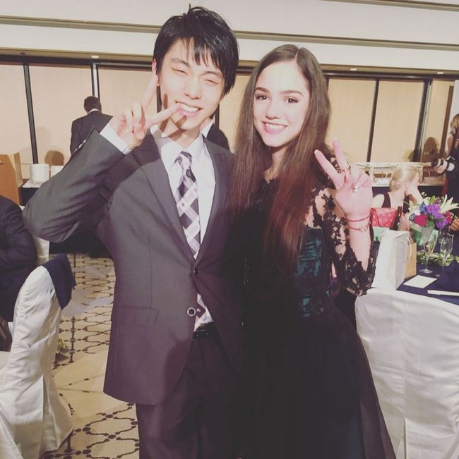 羽生選手とメドベージェワ選手のツーショット画像