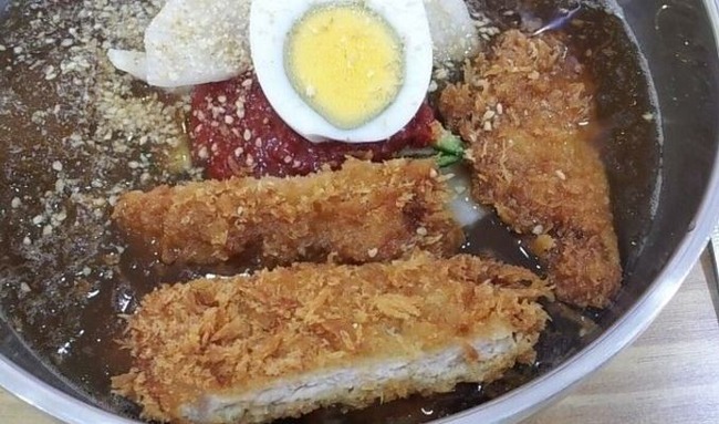 韓国の豚カツ冷麺