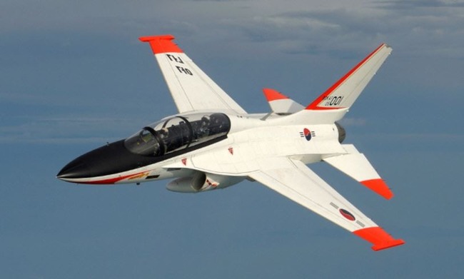 韓国の超音速高等訓練機T-50