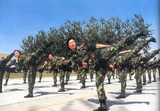 1252648711_chinese_army_girls_19