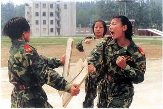 1252648703_chinese_army_girls_10