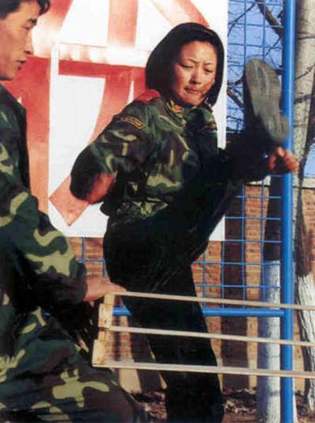 1252648704_chinese_army_girls_11