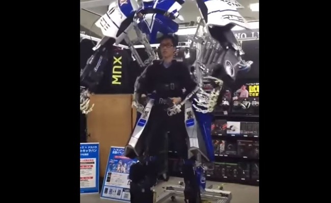 スケルトンのロボットスーツ