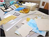 色紙に和紙を貼り付ける