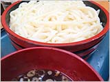 四つ木製麺所でうどんをツルツル…