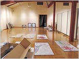 あおや和紙工房での展示作業