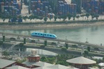 ブルー車両が来ます