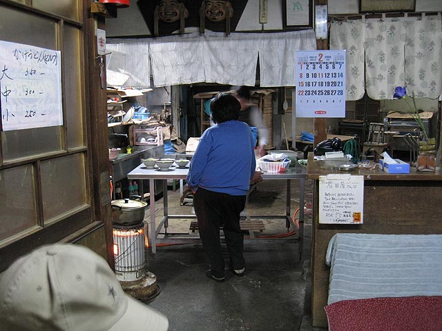 「岩田屋」店内