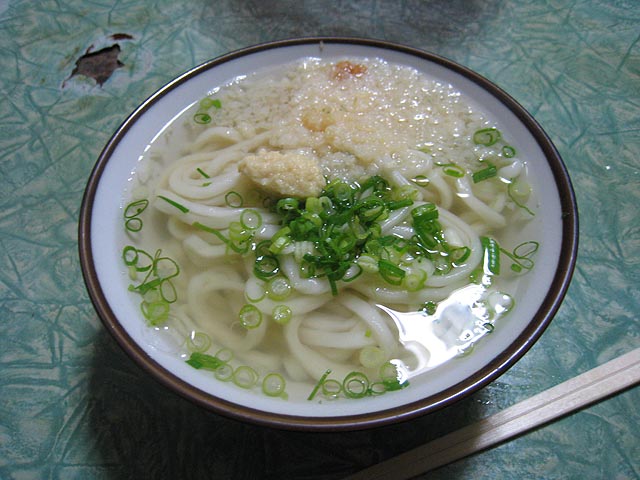 「岩田屋」うどん並250円