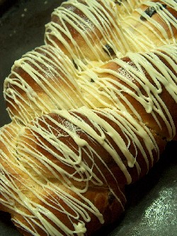 cherry & choc chip tsoureki