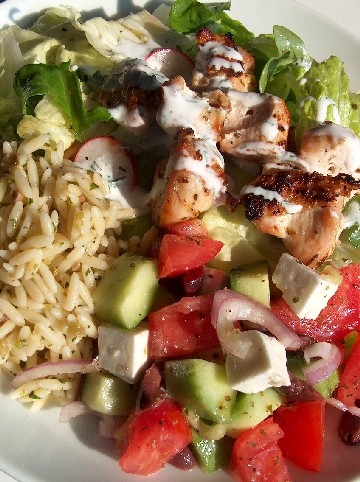 chicken souvlaki salad plate
