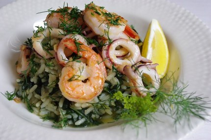 2010.06.19 spanakorizo with chili-lemon squid & prawns2