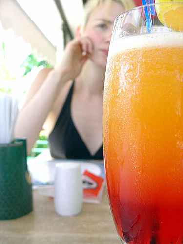 375px-Tequila_Sunrise_with_girl_behind