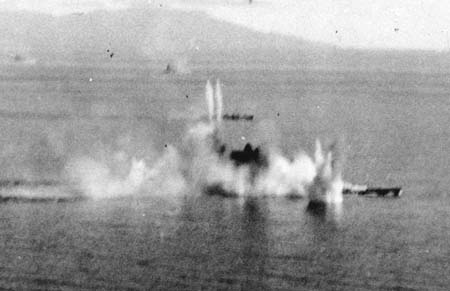 攻撃を受ける戦艦武蔵