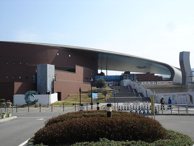 800px-KAIKYOKAN_Aquarium_Front(Shimonoseki)