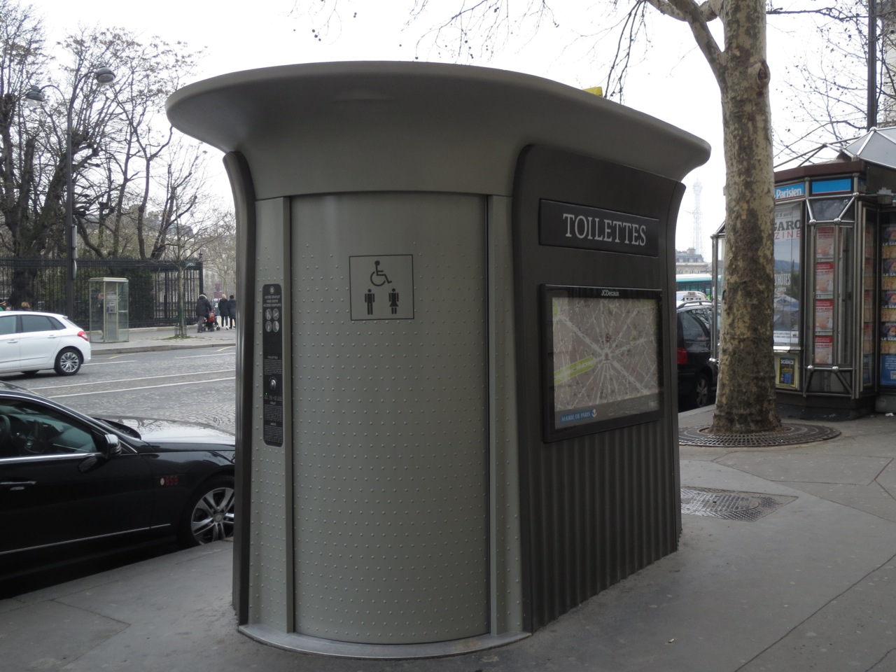 パリの公衆トイレ 会社員の海外1人旅