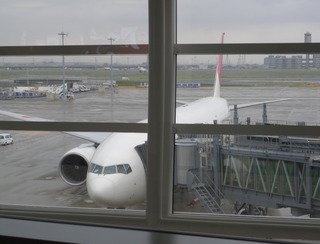 東京羽田空港国際線発、上海・虹橋行きの日本航空「JL081」便