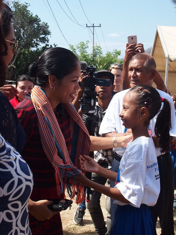 大統領夫人を迎える