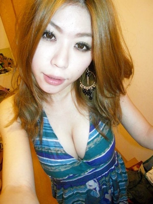 巨乳チャンのサイト公開写メに大興奮 (14)