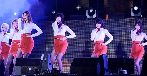 AOAのタイトスカートのスリットエロ画像 (46)