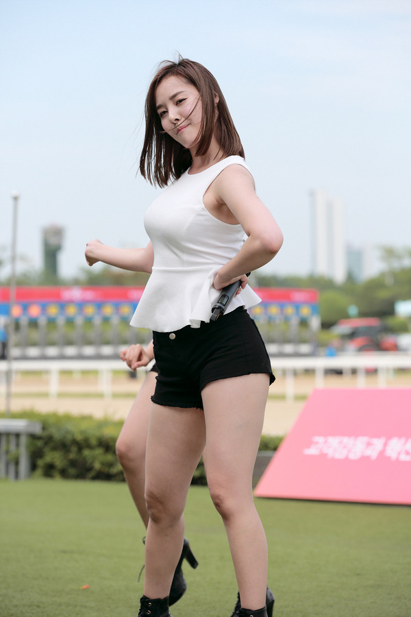 ダルシャーベットの巨乳ムチムチコスチューム (4)