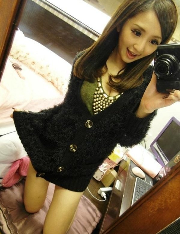 歌舞伎町勤務のセクシーなキャバ嬢の自撮りエロ写メ (4)