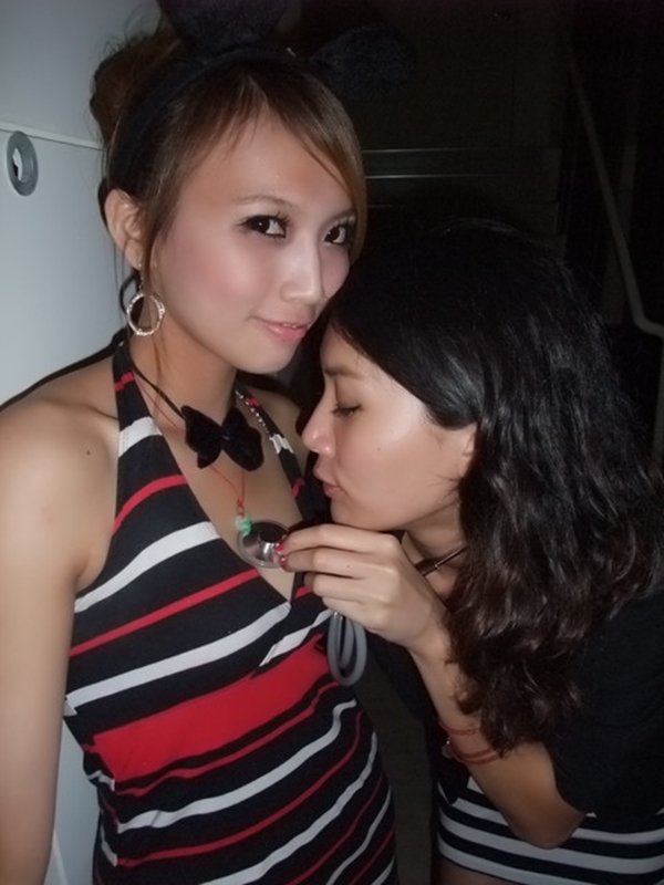 人気写メSNSにアップされた女子会の一部始終 (21)
