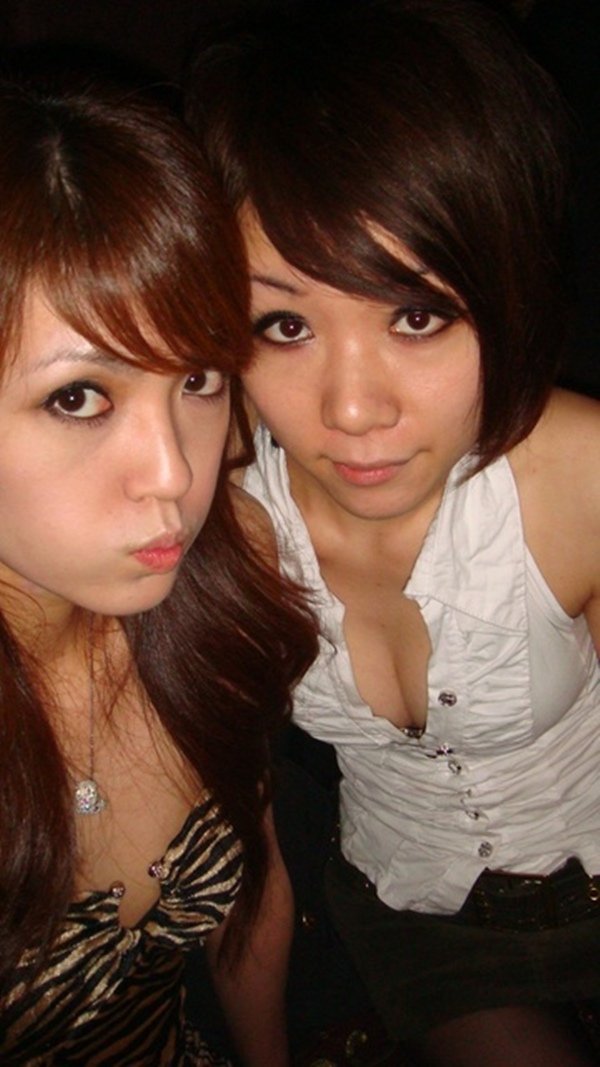 街コン常連組のほろ酔い自画撮り写メ (2)