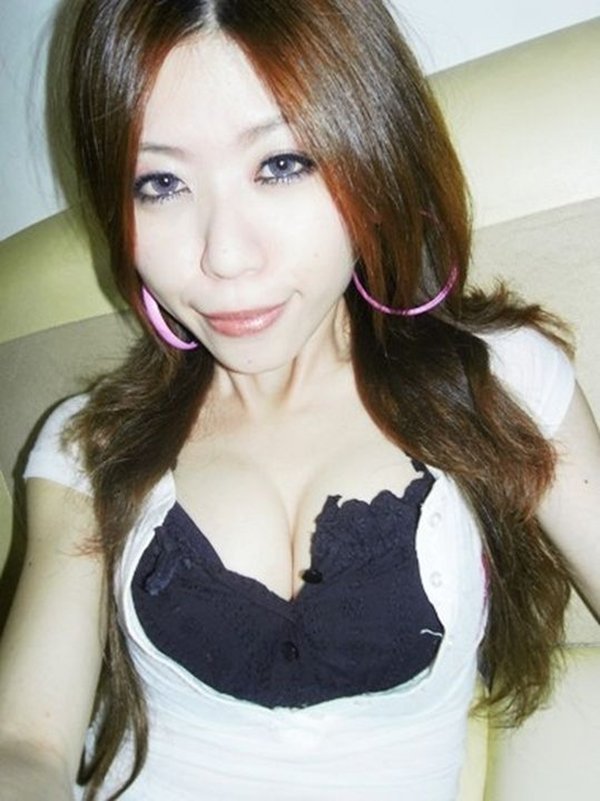 巨乳チャンのサイト公開写メに大興奮 (22)