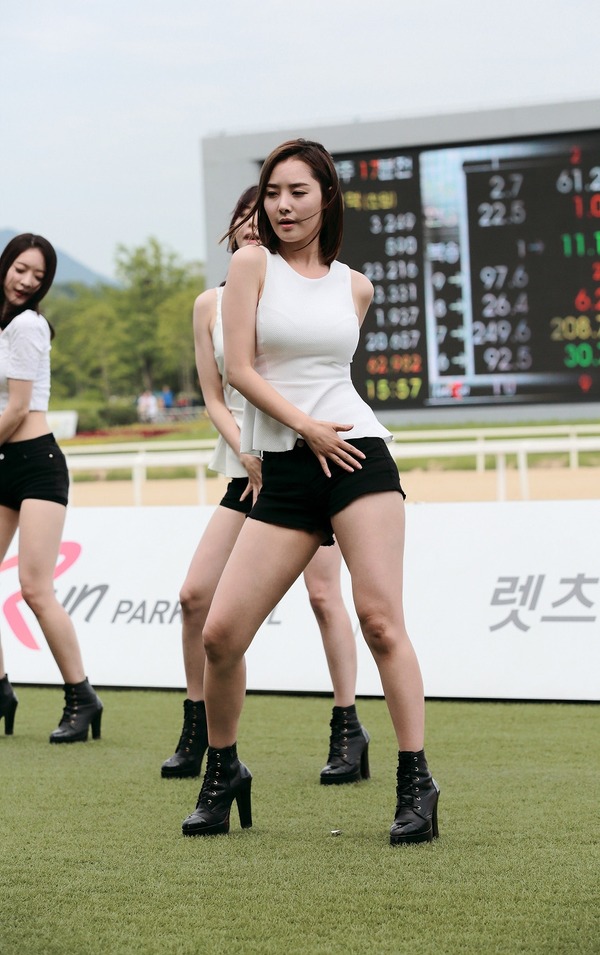 ダルシャーベットの巨乳ムチムチコスチューム