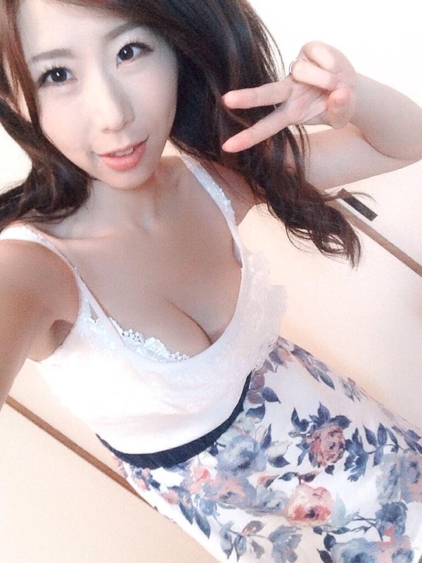 篠田あゆみ自撮り写メとエロ画像 (1)