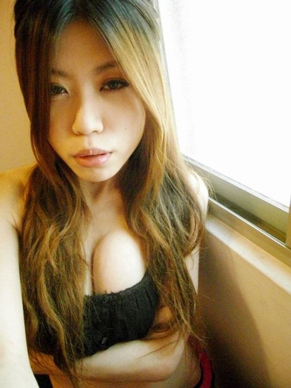 巨乳チャンのサイト公開写メに大興奮 (23)