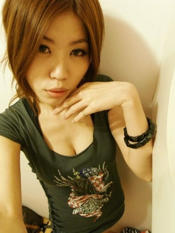 巨乳チャンのサイト公開写メに大興奮 (20)