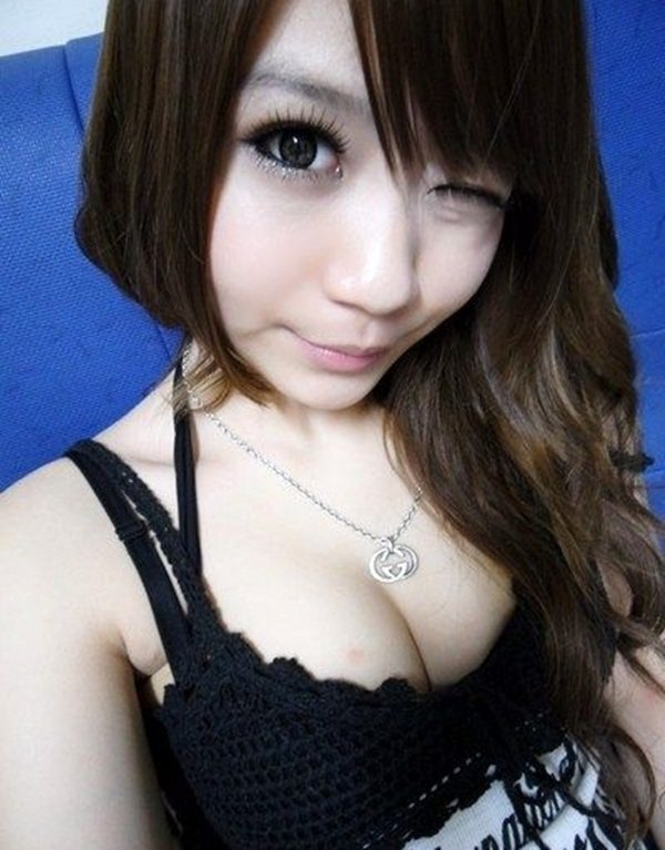 テレクラサイトで人気の巨乳熟女のアピール写メ (3)