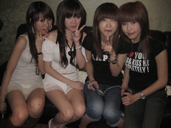 妙にエロさを感じる飲み会写メ (21)