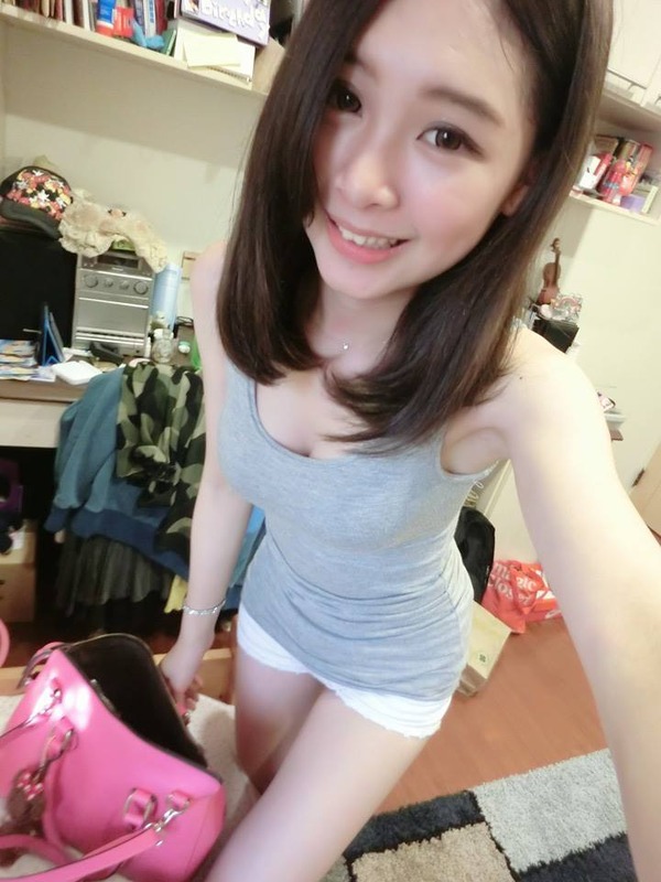 妙にそそられる巨乳ギャルの自撮り写メ (6)