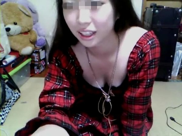壇蜜風のエロ女性がライブチャットで・・・ (15)