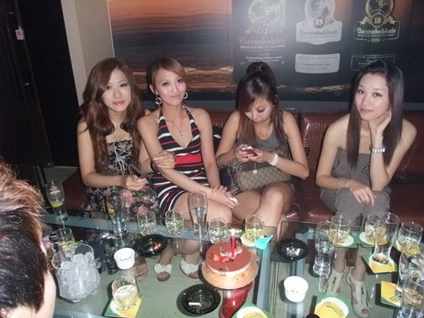 人気写メSNSにアップされた女子会の一部始終 (2)