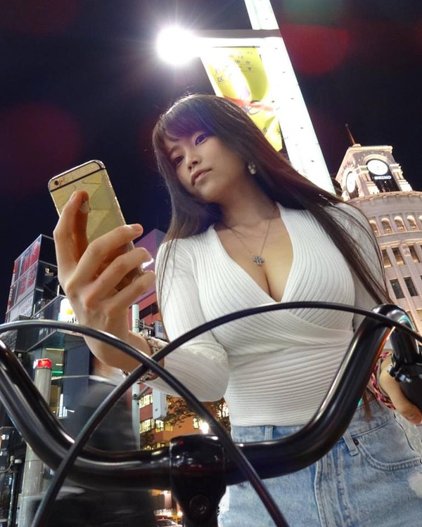 グラドル渋谷ゆりのエロ過ぎるFacebookアカウント (4)
