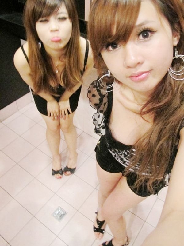 コンパでお出掛け中の写メを公開した女性たち (18)