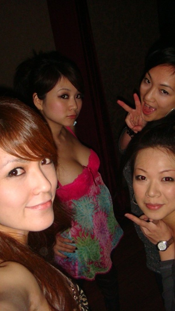 街コン常連組のほろ酔い自画撮り写メ (4)