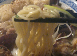 一神堂そばの細麺